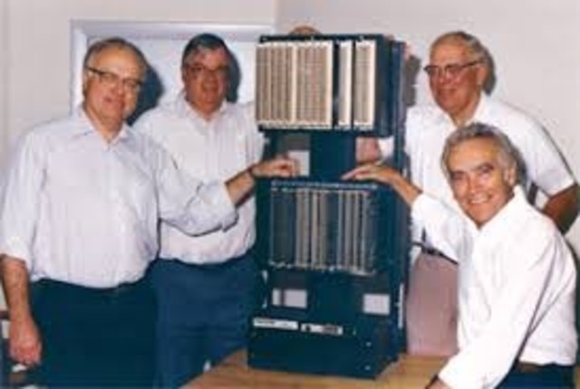 Aparece el primer PLC diseñado por Richard (Dick) Morley.