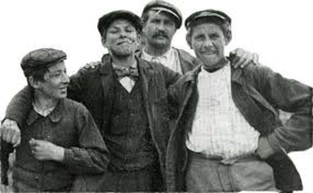 PRIMEROS GRUPOS JUVENILES