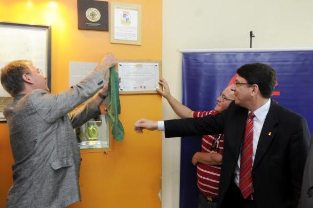 CEEE entrega Projeto de Eficiência Energética ao HUSFP