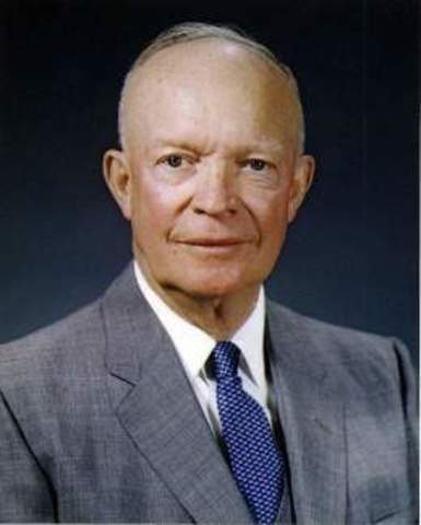 Presidente de USA Dwight D. Eisenhower Ordena la creacion de Una agencia de investigacion de proyectos