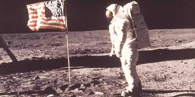 Los colombianos ven al hombre en la luna