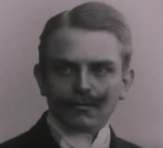 Otto Hahn se recibe de Licenciado en Química