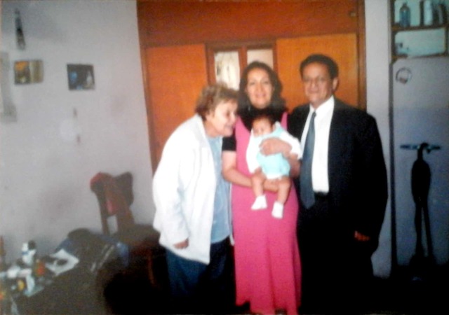 mi abuela paterna y mi tios