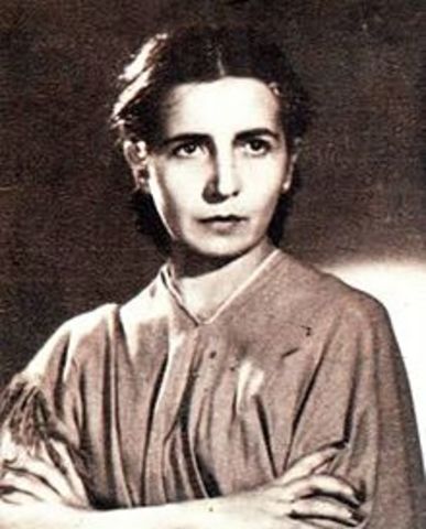 Yolanda Bedregal Iturre, nació el 21 de septiembre de 1913 en la ciudad de La Paz. Fue hija de Juan Francisco Bedregal, escritor, catedrático, Rector de la Universidad de La Paz y uno de los grandes representantes del modernismo en Bolivia