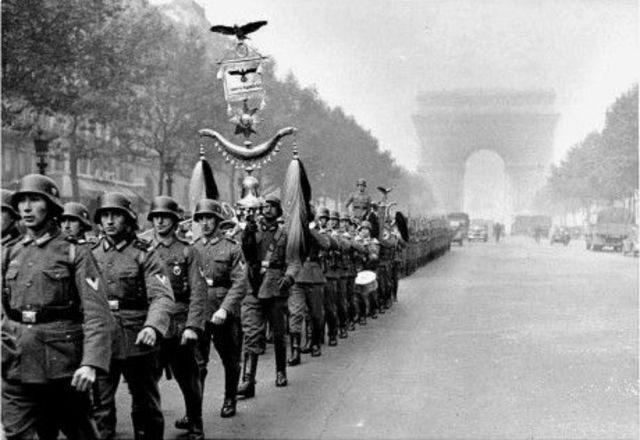 Nazis entran a París