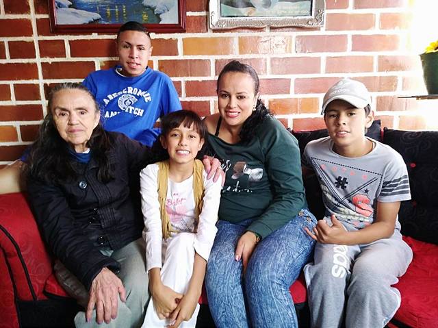 pasándola feliz con la familia