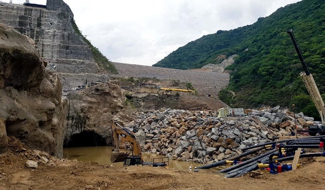 Derrumbe al interior de uno de los túneles de la construcción de la hidroeléctrica Ituango