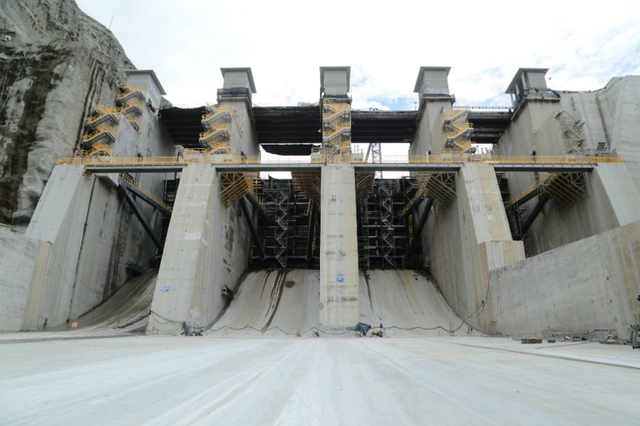 Crisis: Se considera crisis ya que los ojos de Colombia están sobre Hidroituango