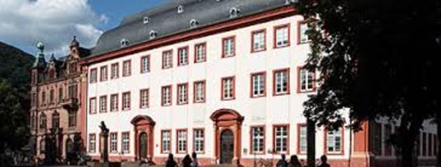 Ejerce como catedrático