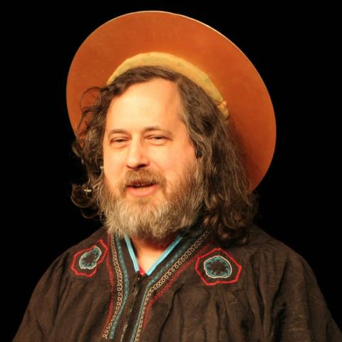 Richard Stallman funda GNU