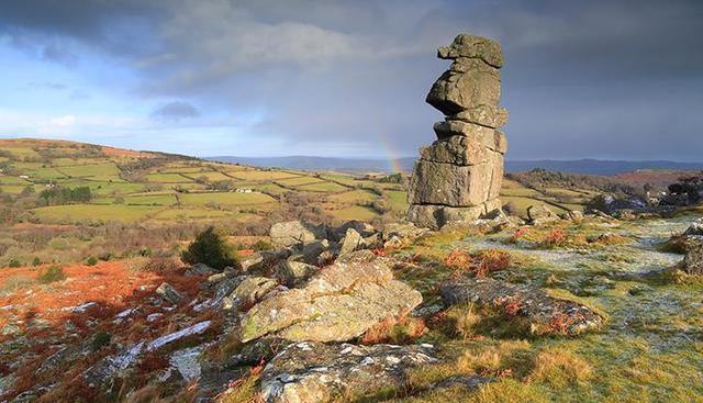 UK's ten National Parks are established