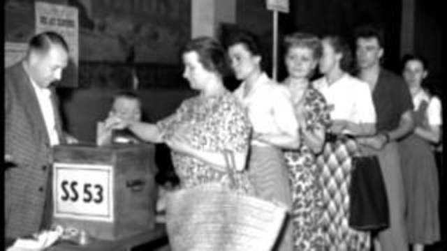 Se concede el sufragio femenino para elecciones municipales.