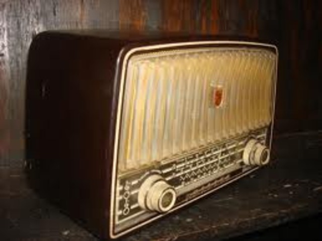 PRIMERA EMISORA DE CARÁCTER COMERCIAL EN EL PAÍS.