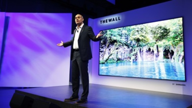 Un televisor que simula una pared