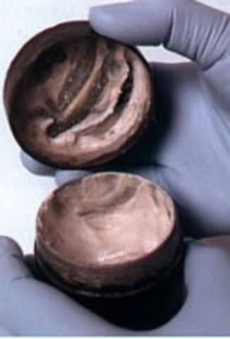 Se encuentra envase metálico de 2000 años