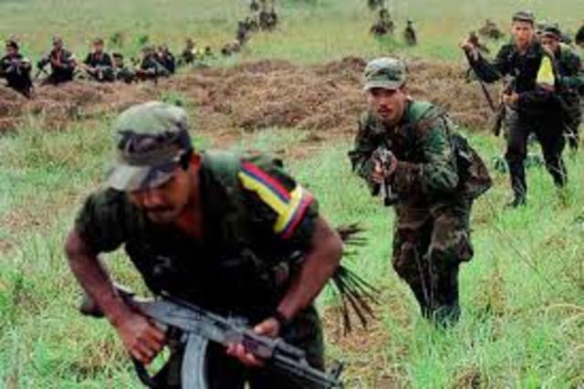 Primer combate de los rebeldes con el Ejército en Marquetalia