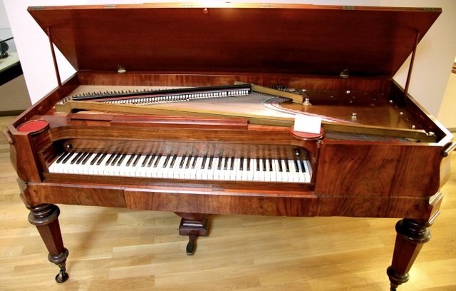 Piano de cola cuadrado (1776 - 1900)