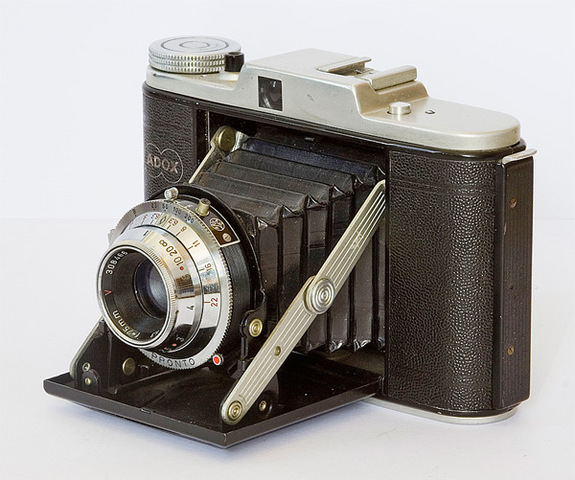 CREACIÓN DE LA CÁMARA FOTOGRÁFICA