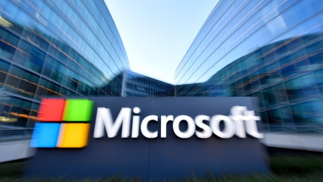SE CREA LA EMPRESA MICROSOFT