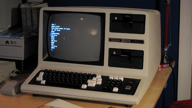 Aparecen las redes de computadoras.