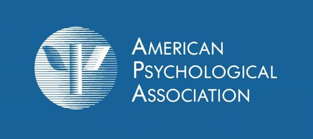 Participa en la fundación de La Asociación de Psicología Americana.