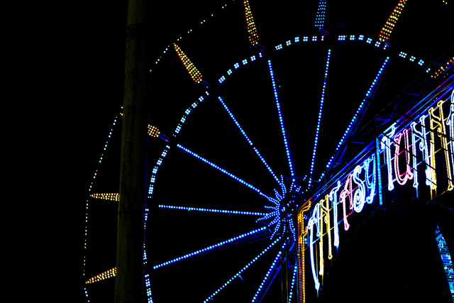 los aztecas comercializaban a través de los “pochtecas”, quienes vendían sus productos en tianguis