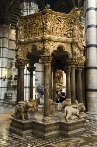 pulpito del battistero di siena di Nicola e Giovanni Pisano e Arnolfo di Cambio