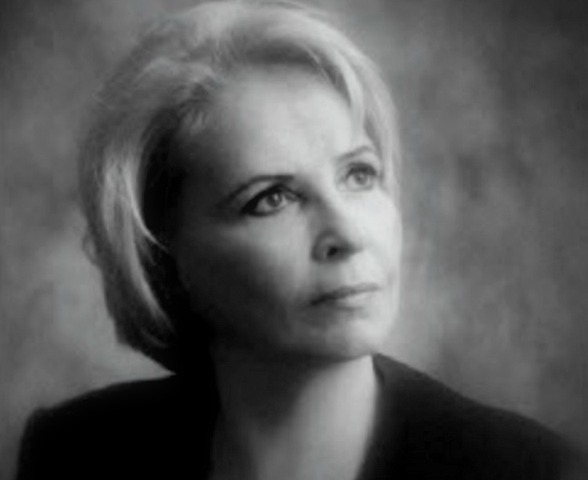 Eunice Michilles torna-se a 1ª mulher a ocupar o cargo de senadora (PSD/AM), por falecimento do titular da vaga