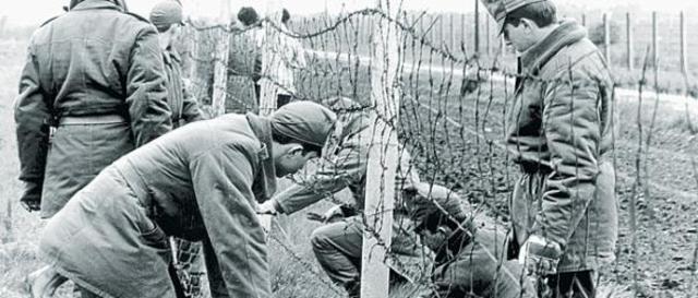 Hungría comienza a desmontar la alambrada.