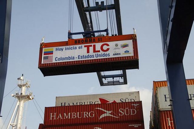 COLOMBIA FIRMA  TLC CON ESTADOS UNIDOS