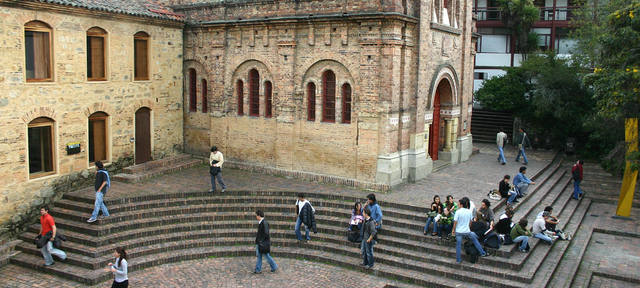 Se inicio la docencia y se hizo investigación en la Universidad de los Andes