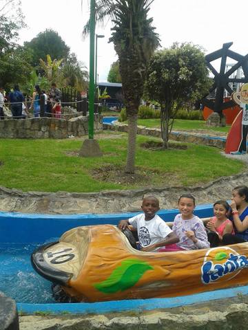 EN LOS TRONQUITOS DE MUNDO AVENTURA