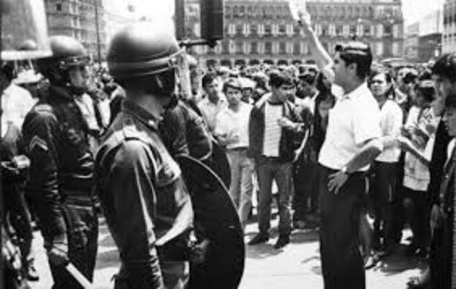 Después de varios meses de conflicto estudiantil el gobierno que estaba a cargo de Gustavo Días Ordaz reprende a sangre y fuego una manifestación en Tlaltelolco