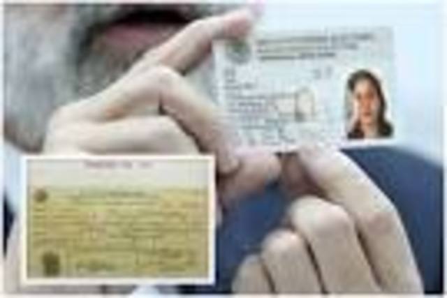 Primeras credenciales para votar con fotografía