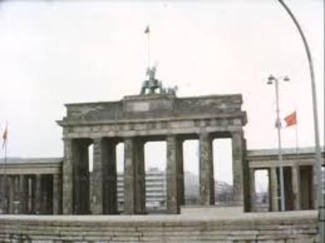 . Alemania. En 1970 fue aprobada la primera ley de protección de datos (Datenschutz)