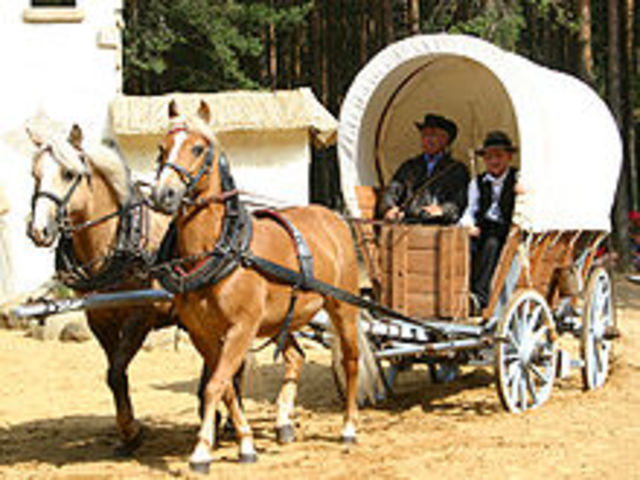 Primeros carros alados por caballos.