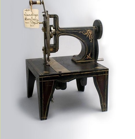 LA PRIMERA MAQUINA DE COSER: