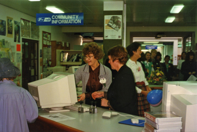 90's: bases de datos y catálogos electrónicos