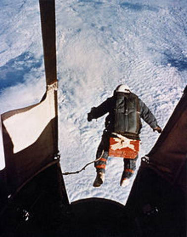 Joe Kittinger skydives through the atmosphere.