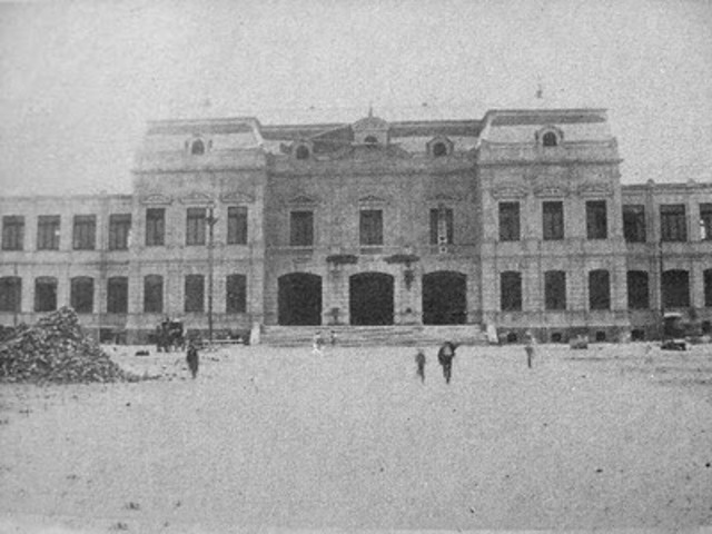 1826  Se estableció la primera normal del país.