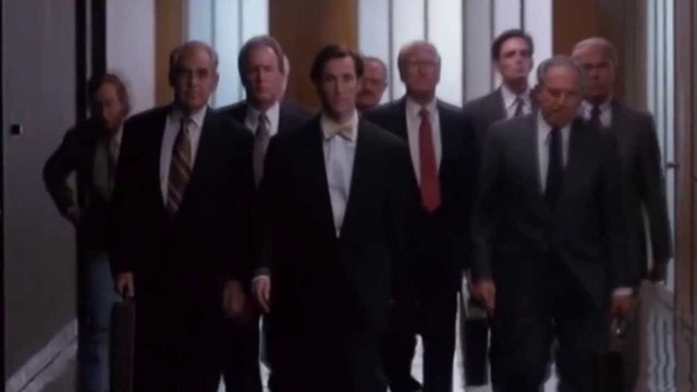 STEVE CREO UN ORDENAR POR NOMBRE " LISA "