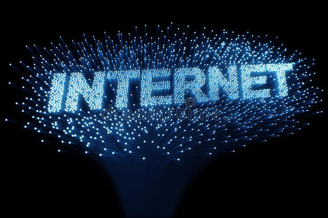 Nace Internet.