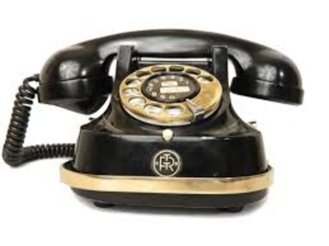 Se inventa el teléfono.