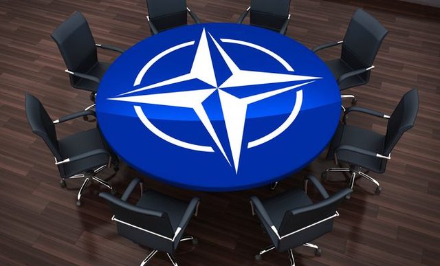 OTAN y Primera bomba atómica