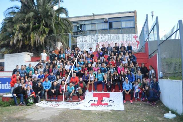 No al cierre de los 29 profesorados.