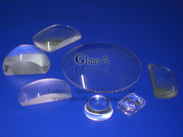 Las lentes de vidrio son usadas por primera vez en microscopios y telescopios en los Países Bajos.