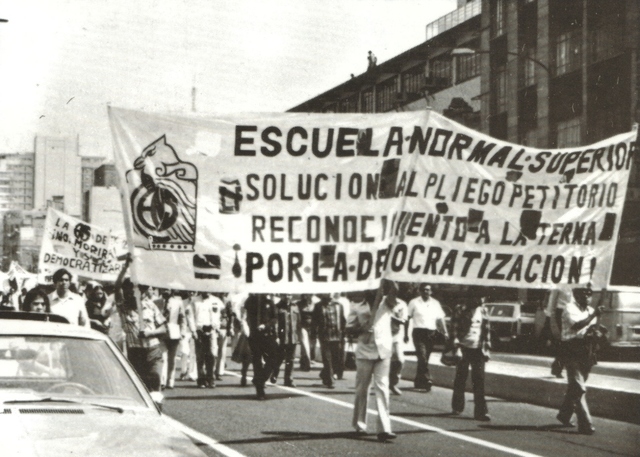 Crisis de la perspectiva tecnócrata sobre la enseñanza y el surgimiento en el interés en las aplicaciones de las tecnologías digitales.