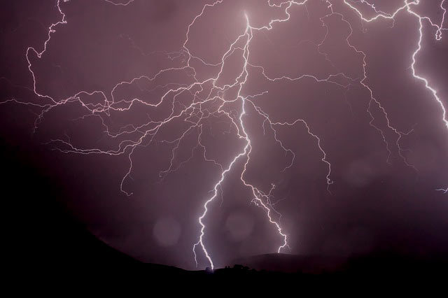 LOS RELÁMPAGOS SON FORMADOS DE ELECTRICIDAD