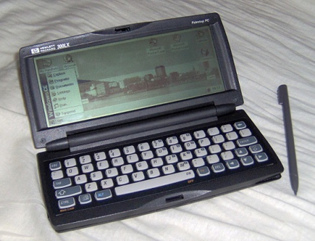 First Handheld PDA With QWERTY Keyboard (HP95LX)