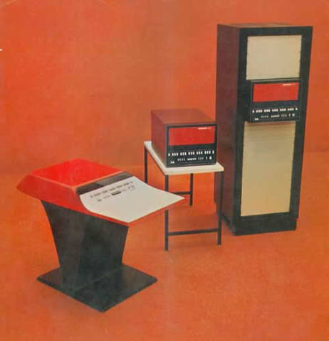 PRIMERA COMPUTADORA PARA EL HOGAR